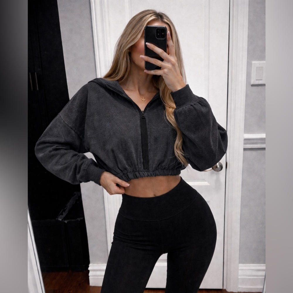 Cropped reebok sweater‎ ⭐️